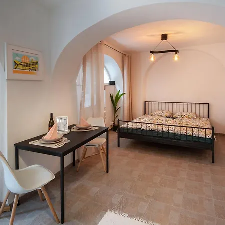 Atelier Obchodna39 In Hearth Of Μπρατισλάβα
